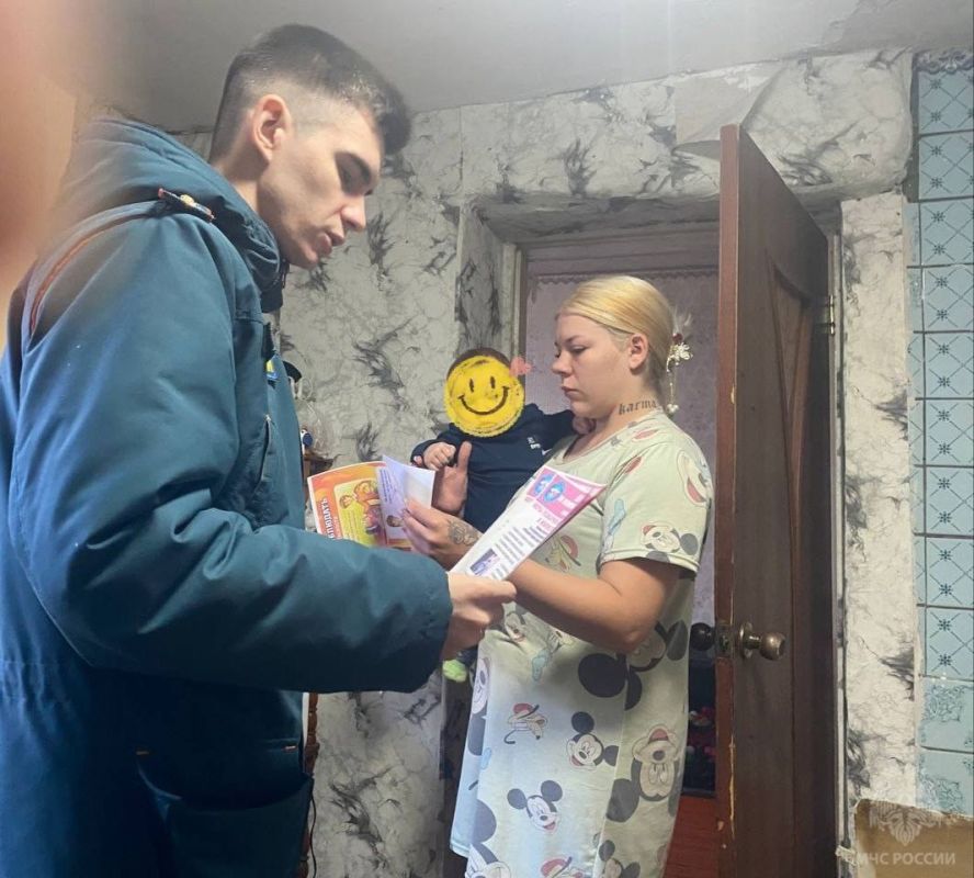 В Перевальске семьям, оказавшимся в социально опасном положении, рассказали о пожарной безопасности
