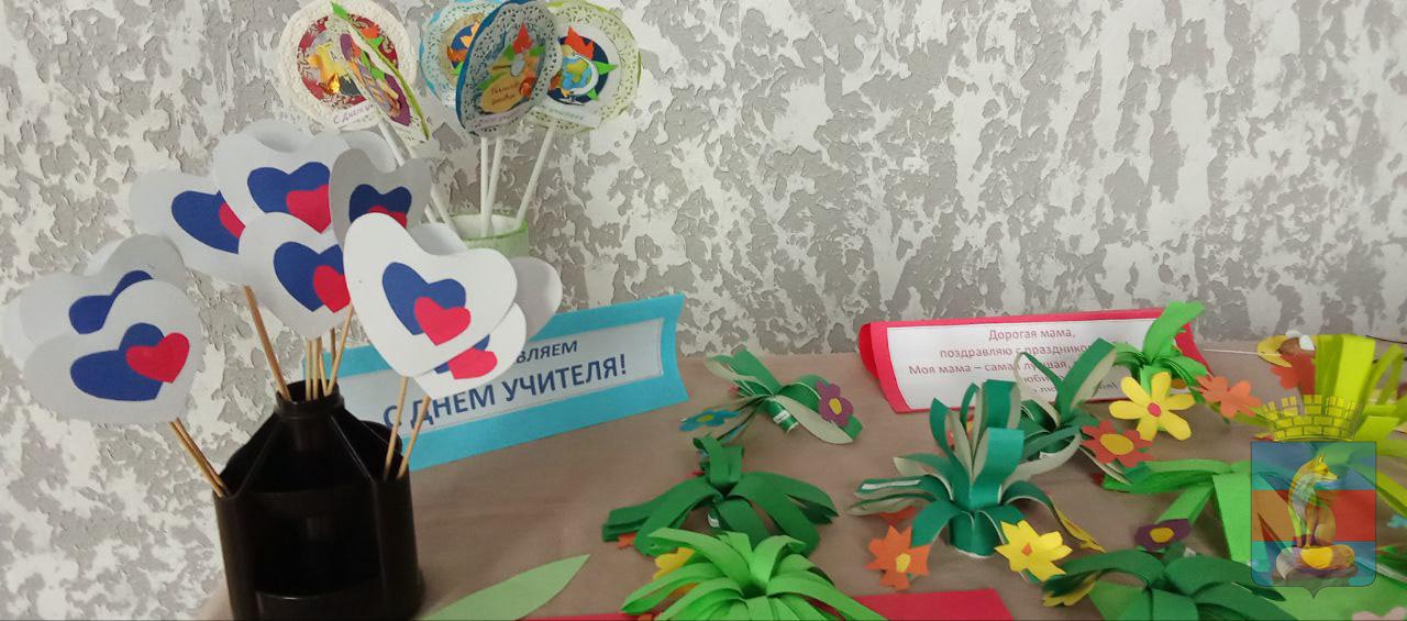 Ко Дню народного единства в школе искусств прошла выставка работ учеников творческих кружков учреждения