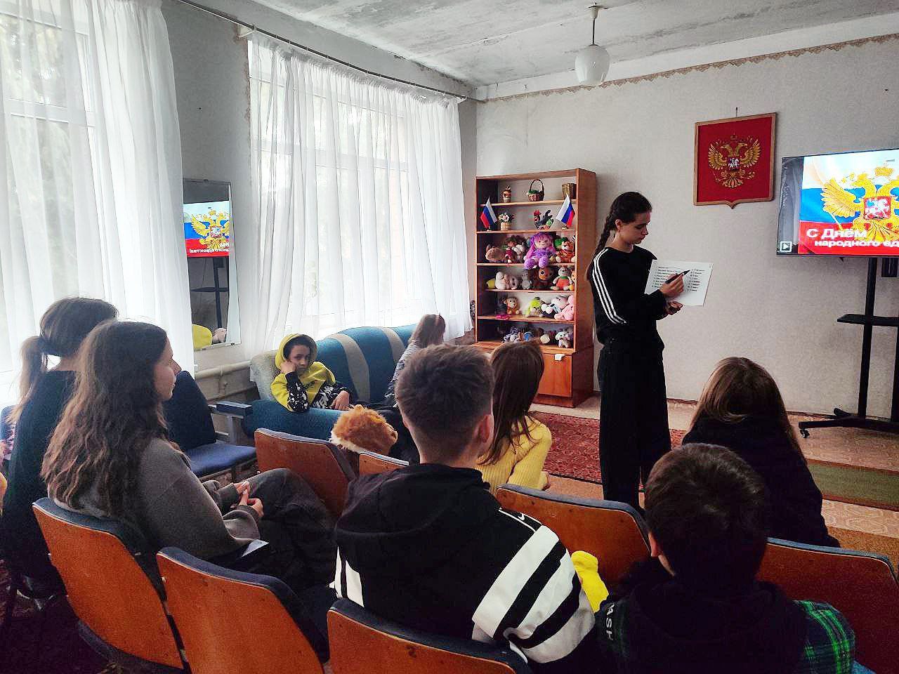 В посёлке Кошары состоялся патриотический час, приуроченный ко Дню народного единства В посёлке Кошары состоялся патриотический час, приуроченный ко Дню народного единства