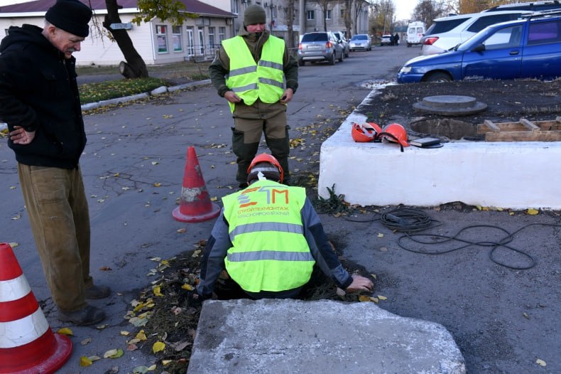 Красноярская аварийно-восстановительная бригада ремонтирует участок теплотрассы в Свердловской ЦГМБ Красноярская аварийно-восстановительная бригада ремонтирует участок теплотрассы в Свердловской ЦГМБ