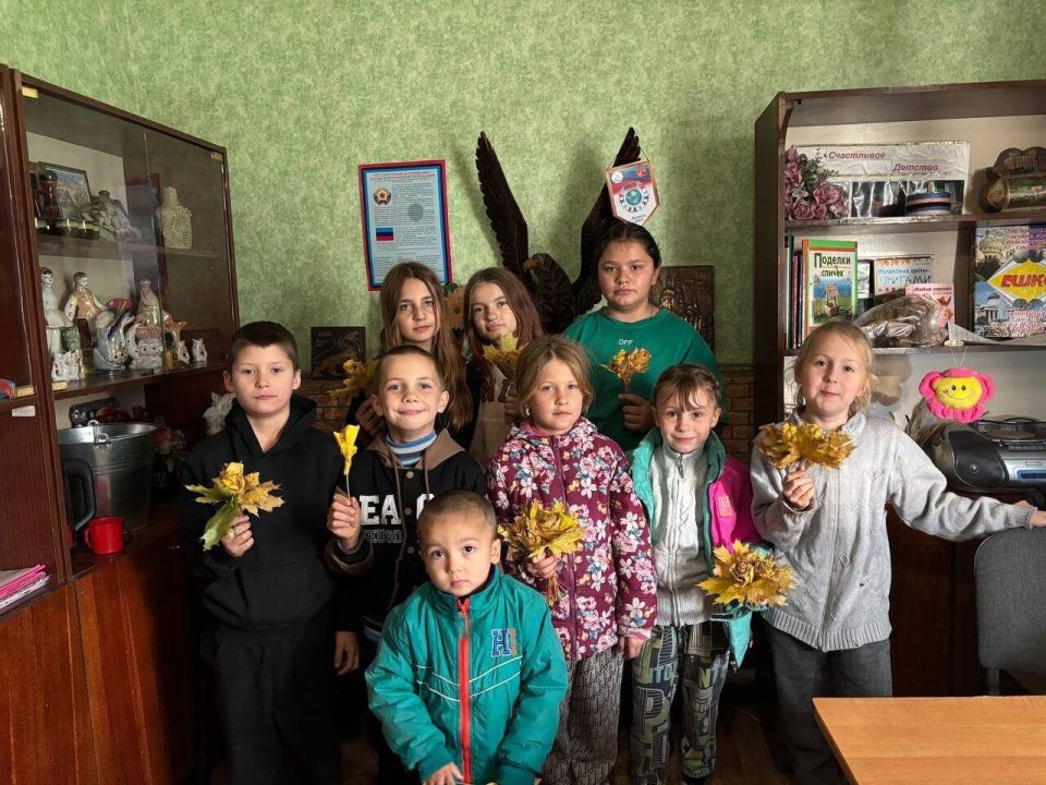 Осенняя пора — очей очарованье… Особенно осень хороша в период листопада, когда нас окружает разноцветье листьев Осенняя пора — очей очарованье… Особенно осень хороша в период листопада, когда нас окружает разноцветье листьев