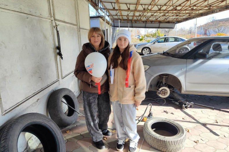 «В единстве - наша сила!»: в Свердловской СШ №5 прошла акция ко Дню народного единства «В единстве - наша сила!»: в Свердловской СШ №5 прошла акция ко Дню народного единства