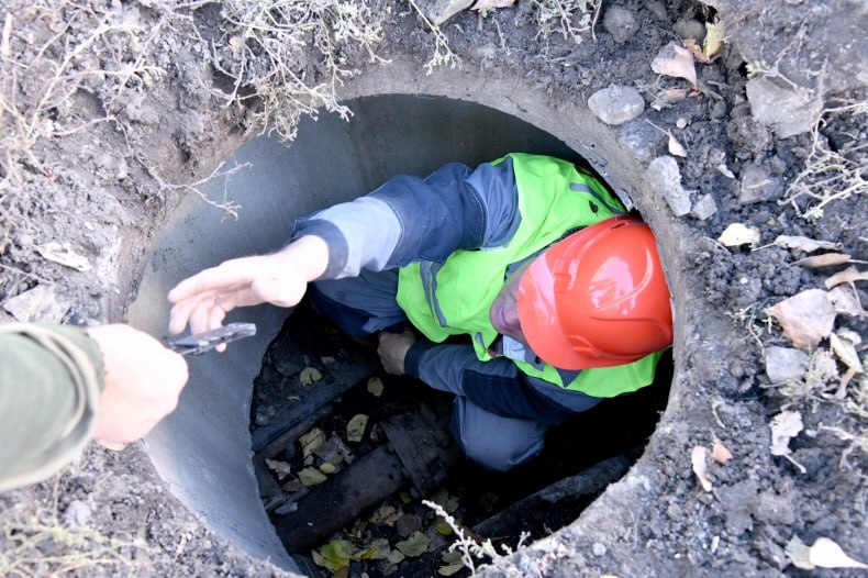 Красноярская аварийно-восстановительная бригада ремонтирует участок теплотрассы в Свердловской ЦГМБ Красноярская аварийно-восстановительная бригада ремонтирует участок теплотрассы в Свердловской ЦГМБ