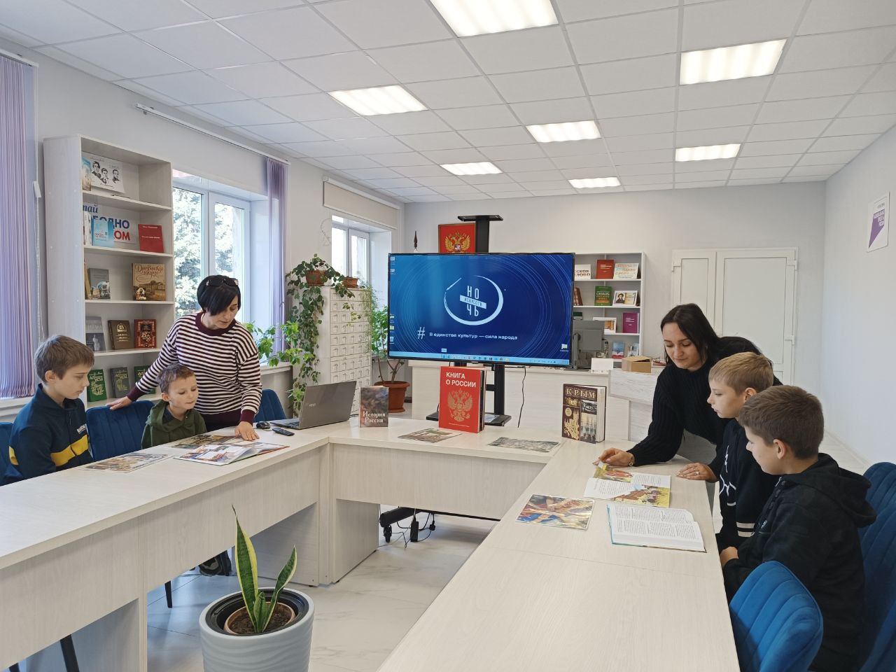 "Ночь искусств" в библиотеке Сковороды завершилась триумфом знаний и дружбы! "Ночь искусств" в библиотеке Сковороды завершилась триумфом знаний и дружбы!