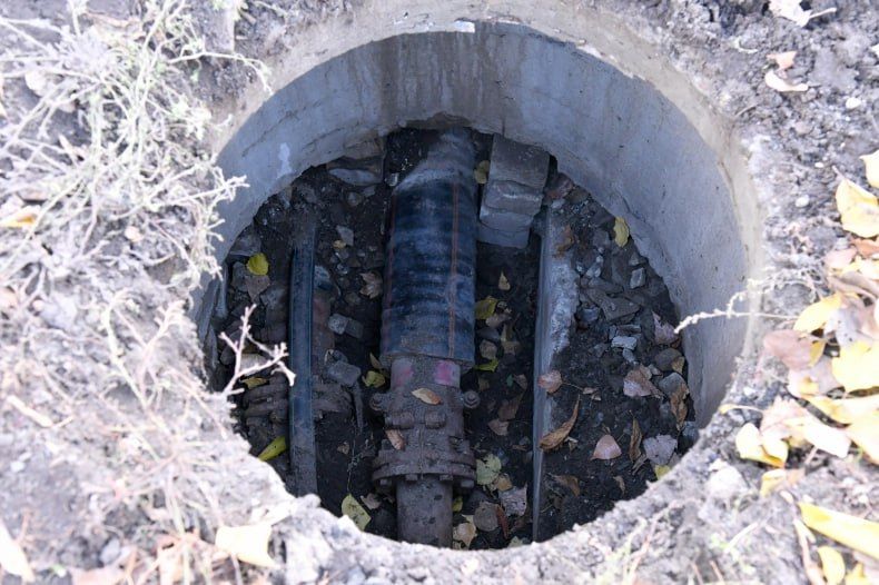Красноярская аварийно-восстановительная бригада ремонтирует участок теплотрассы в Свердловской ЦГМБ Красноярская аварийно-восстановительная бригада ремонтирует участок теплотрассы в Свердловской ЦГМБ