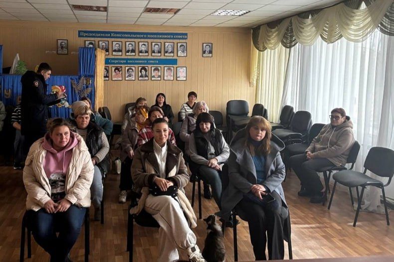 В пгт Комсомольский прошла встреча с участковым уполномоченным ОМВД РФ «Свердловский» В пгт Комсомольский прошла встреча с участковым уполномоченным ОМВД РФ «Свердловский»
