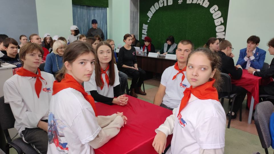 В преддверии Дня народного единства в Молодогвардейске и ближайших населённых пунктах прошли праздничные мероприятия, направленные на укрепление чувства единства и патриотизма среди жителей В преддверии Дня народного единства в Молодогвардейске и ближайших населённых пунктах прошли праздничные мероприятия, направленные на укрепление чувства единства и патриотизма среди жителей