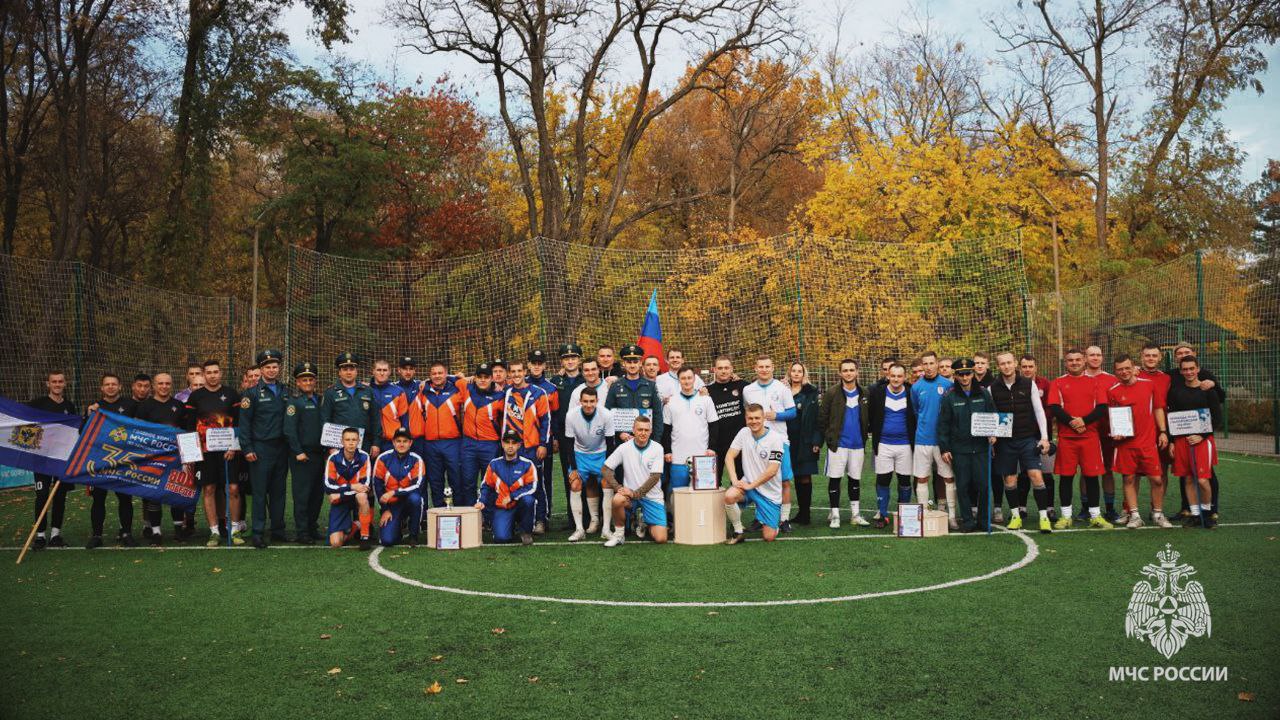 В единстве — наша победа! Спасатели МЧС России по ЛНР завоевали золото патриотического турнира ко Дню народного единства В единстве — наша победа! Спасатели МЧС России по ЛНР завоевали золото патриотического турнира ко Дню народного единства