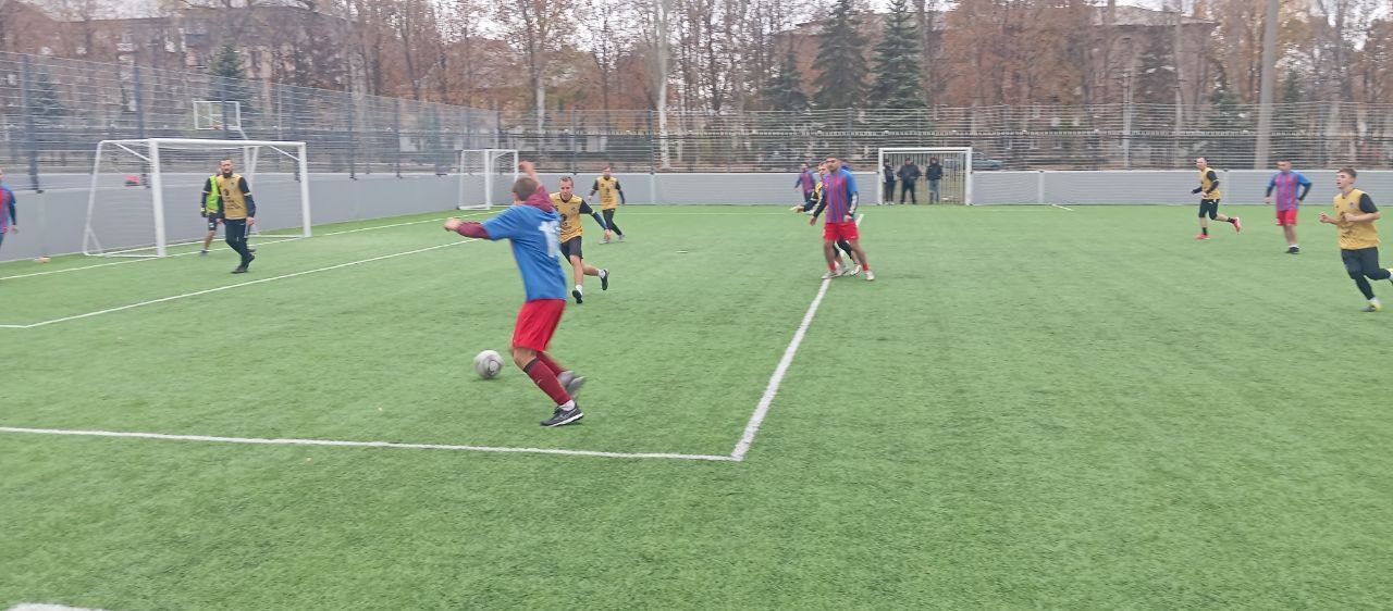 В Стаханове прошел финал осеннего футбольного первенства В Стаханове прошел финал осеннего футбольного первенства