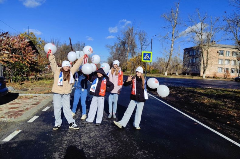«В единстве - наша сила!»: в Свердловской СШ №5 прошла акция ко Дню народного единства «В единстве - наша сила!»: в Свердловской СШ №5 прошла акция ко Дню народного единства