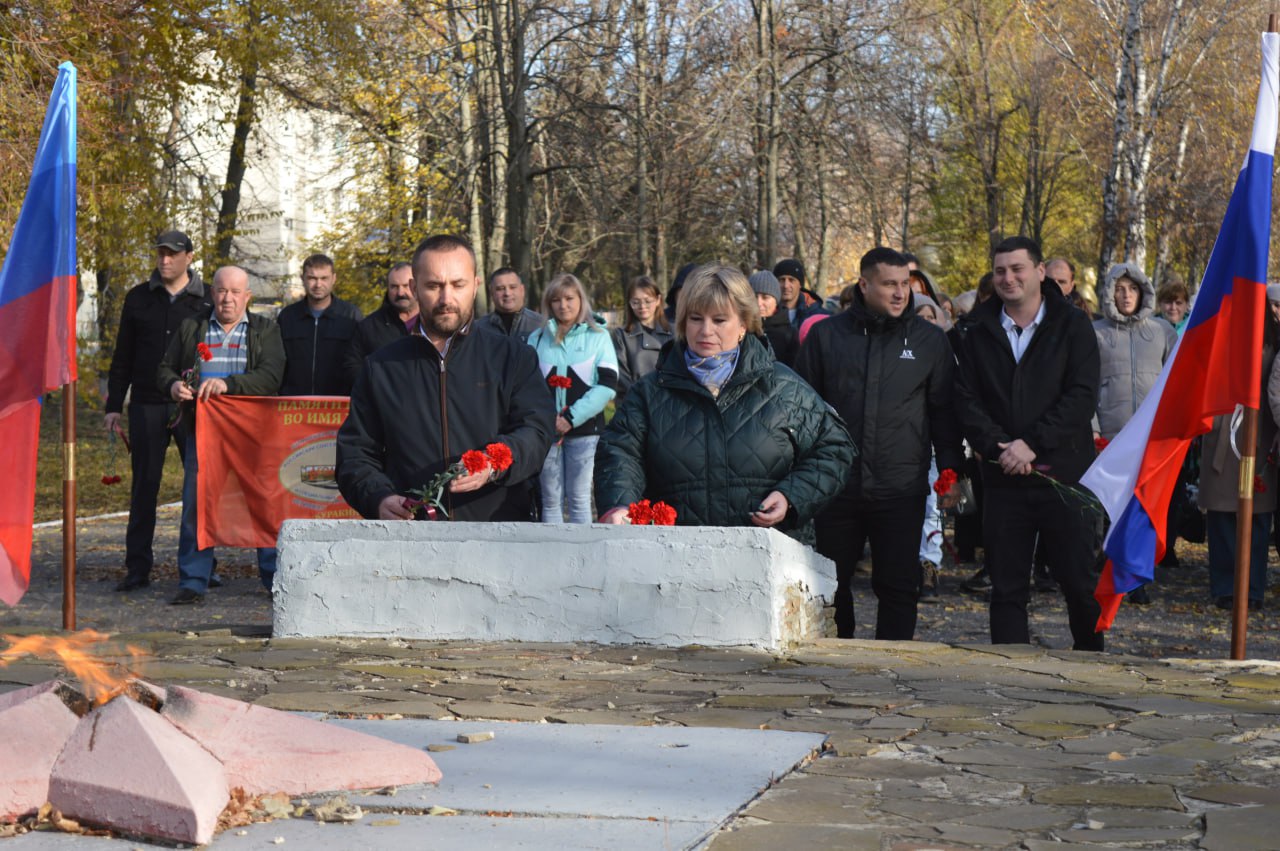 День народного единства – это важный российский праздник, символизирующий сплочение и единство народа, а также его историческую память