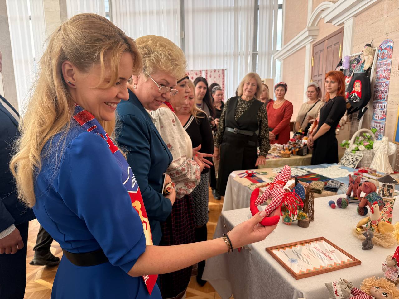 Дарья Лантратова: День народного единства встречаем в Луганском драмтеатре имени Павла Луспекаева Дарья Лантратова: День народного единства встречаем в Луганском драмтеатре имени Павла Луспекаева