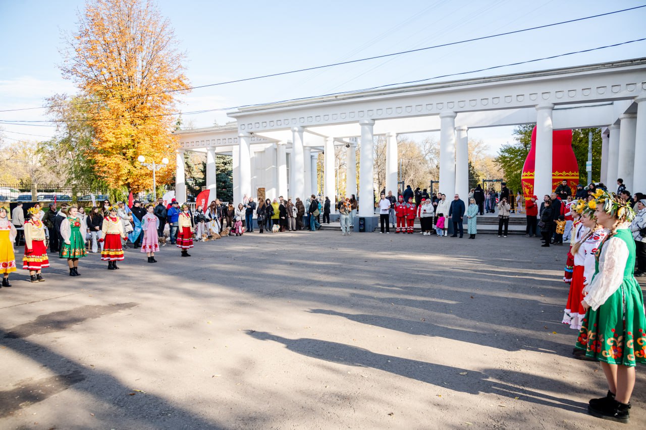 В День народного единства в луганском парке им. М. Горького прошли масштабные культурные мероприятия В День народного единства в луганском парке им. М. Горького прошли масштабные культурные мероприятия