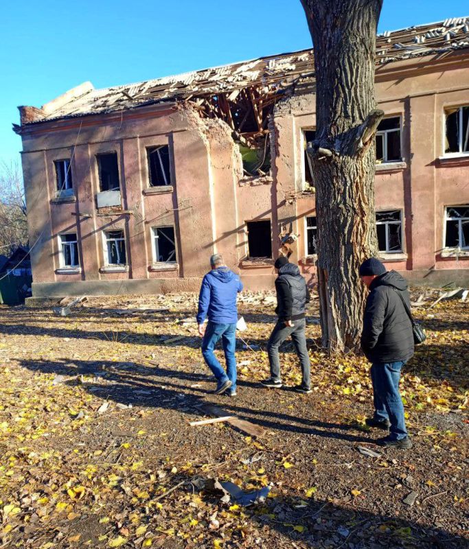 ВСУ ударили по многоквартирному жилому дому в Свердловске ВСУ ударили по многоквартирному жилому дому в Свердловске