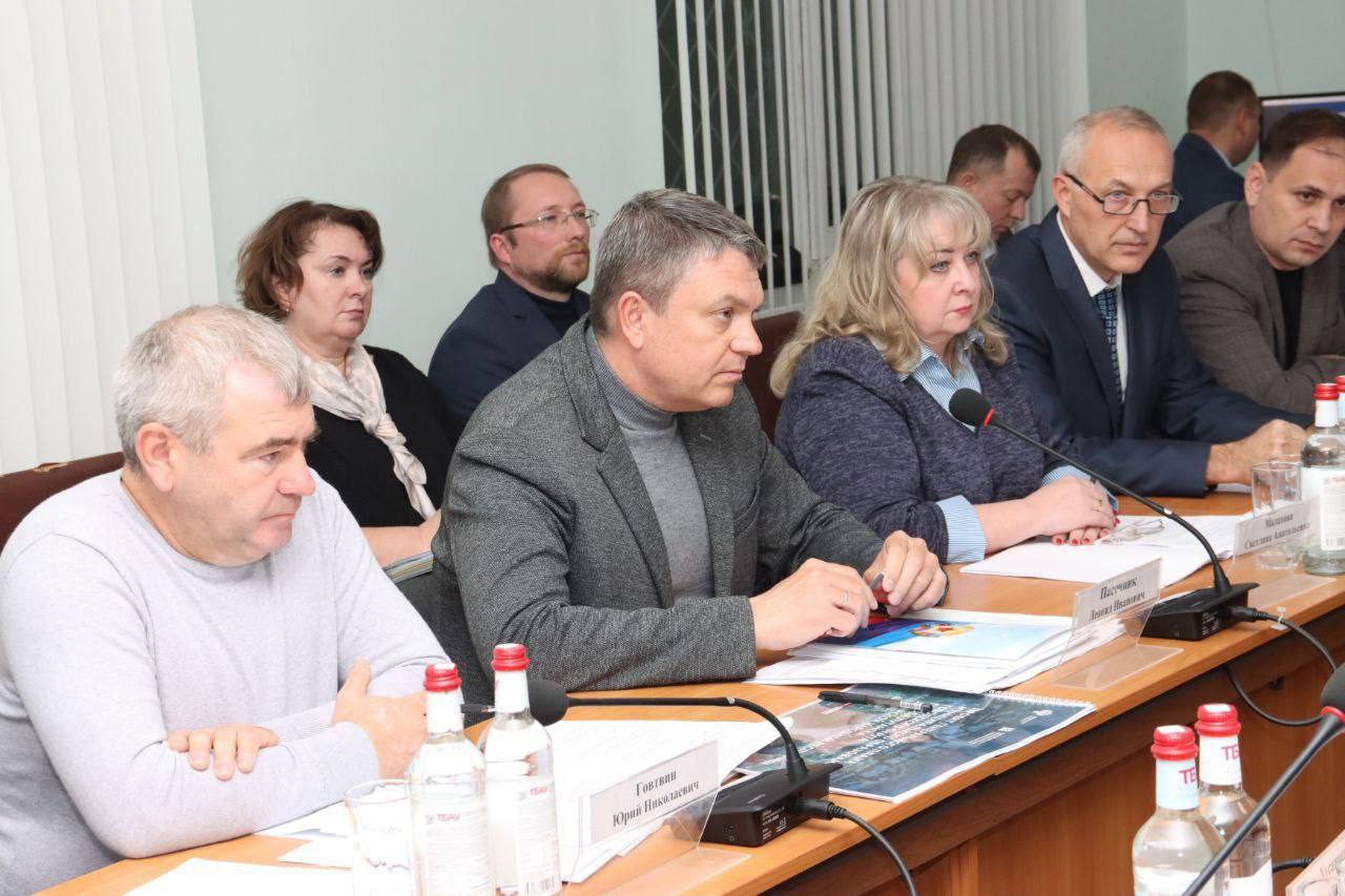 Глава ЛНР Леонид Пасечник и заместитель Председателя Правительства РФ Марат Хуснуллин подписали программу по развитию дорожной сети Республики до 2030 года Глава ЛНР Леонид Пасечник и заместитель Председателя Правительства РФ Марат Хуснуллин подписали программу по развитию дорожной сети Республики до 2030 года