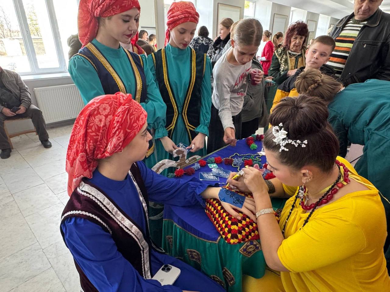 В Краснолучском дворце культуры им.Ленина состоялся яркий Городской фестиваль национальных культур, приуроченный ко Дню народного единства В Краснолучском дворце культуры им.Ленина состоялся яркий Городской фестиваль национальных культур, приуроченный ко Дню народного единства