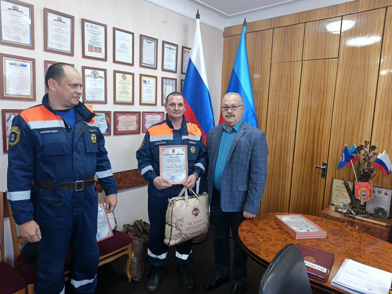 Сергей Саенко: В День народного единства встретился с нашими помощниками, представителями спасательно поисковой службы по Ростовской области — истинными патриотами, которые не остались в стороне от сложной ситуации в  округе Сергей Саенко: В День народного единства встретился с нашими помощниками, представителями спасательно поисковой службы по Ростовской области — истинными патриотами, которые не остались в стороне от сложной ситуации в  округе