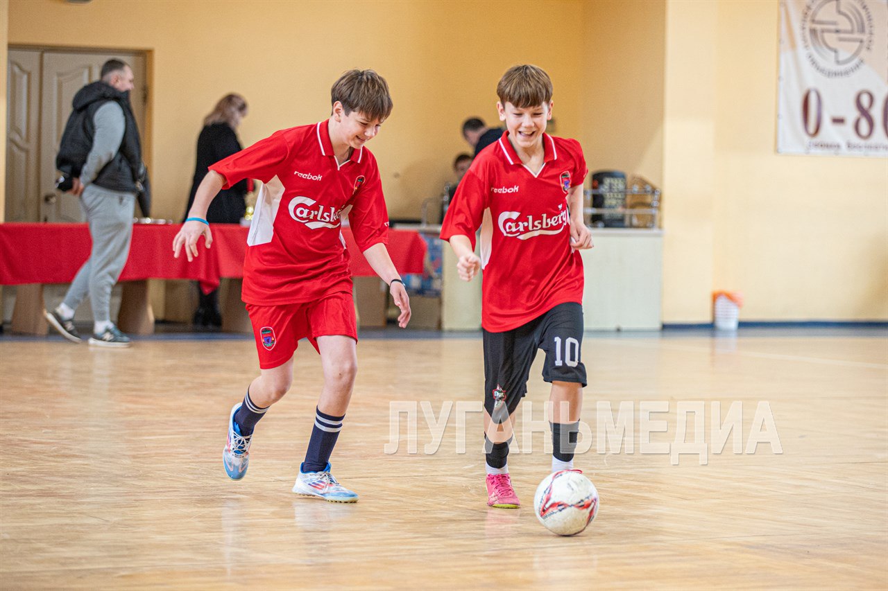 В Луганске разыграли Кубок Главы ЛНР по футзалу В Луганске разыграли Кубок Главы ЛНР по футзалу