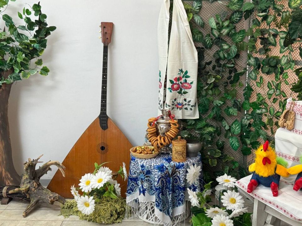 В Краснолучском дворце культуры им.Ленина состоялся яркий Городской фестиваль национальных культур, приуроченный ко Дню народного единства