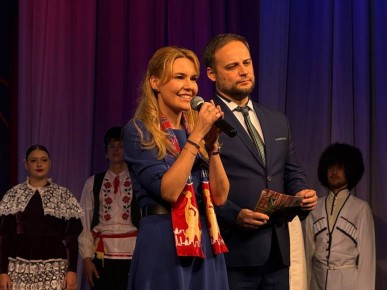 Дарья Лантратова: День народного единства встречаем в Луганском драмтеатре имени Павла Луспекаева