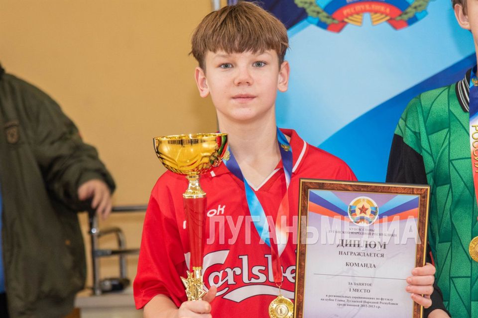В Луганске разыграли Кубок Главы ЛНР по футзалу В Луганске разыграли Кубок Главы ЛНР по футзалу
