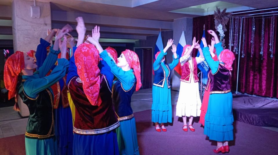 При поддержке партии «Единая Россия» во Дворце культуры имени Ленина прошел праздничный концерт и фестиваль национальных культур ко Дню народного единства При поддержке партии «Единая Россия» во Дворце культуры имени Ленина прошел праздничный концерт и фестиваль национальных культур ко Дню народного единства