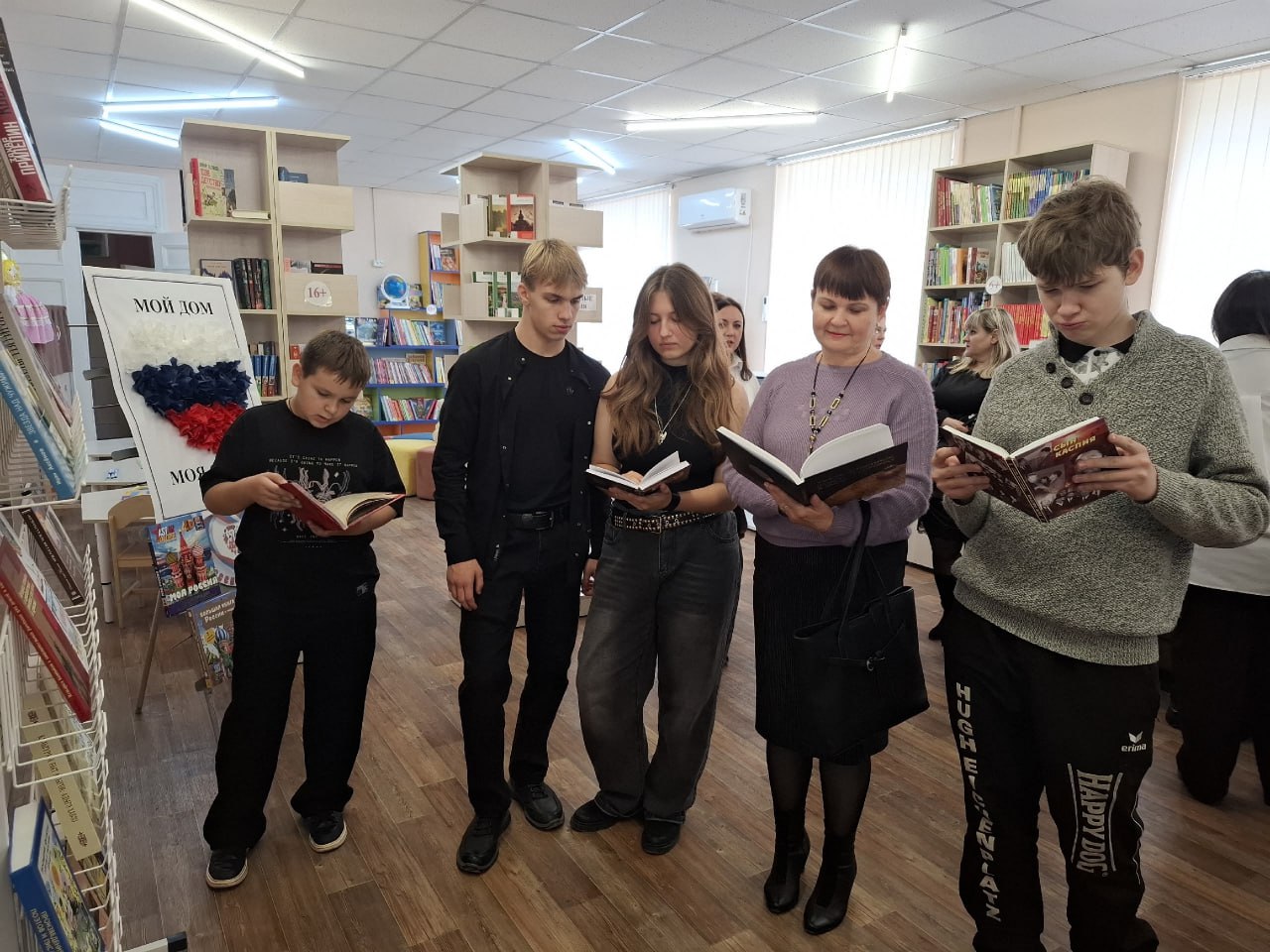 Коллектив АГЦБС принял участие во Всероссийской акции "Ночь искусств" с темой "В единстве культур - сила народа", приуроченной Дню народного единства Коллектив АГЦБС принял участие во Всероссийской акции "Ночь искусств" с темой "В единстве культур - сила народа", приуроченной Дню народного единства