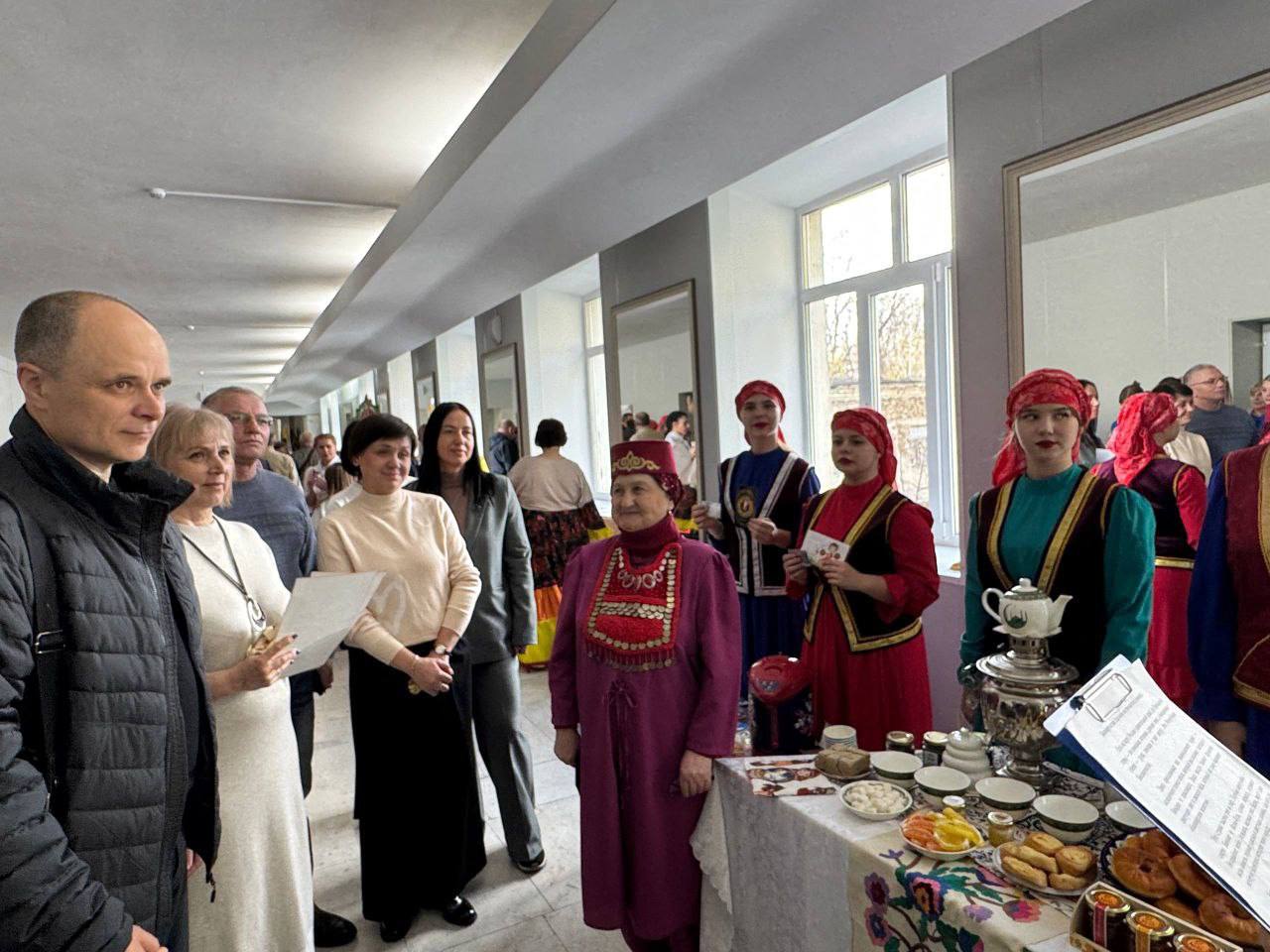 В Краснолучском дворце культуры им.Ленина состоялся яркий Городской фестиваль национальных культур, приуроченный ко Дню народного единства В Краснолучском дворце культуры им.Ленина состоялся яркий Городской фестиваль национальных культур, приуроченный ко Дню народного единства