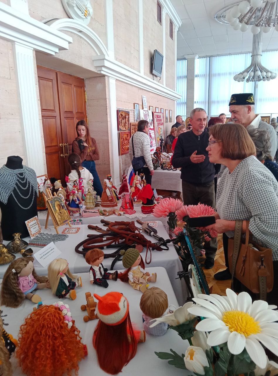 #Мывместе в Луганске. Сегодня представители Центра культуры и досуга г. Ровеньки были пригашены на праздничную программу #Мывместе в честь Дня народного единства в Луганский центр народного творчества #Мывместе в Луганске. Сегодня представители Центра культуры и досуга г. Ровеньки были пригашены на праздничную программу #Мывместе в честь Дня народного единства в Луганский центр народного творчества