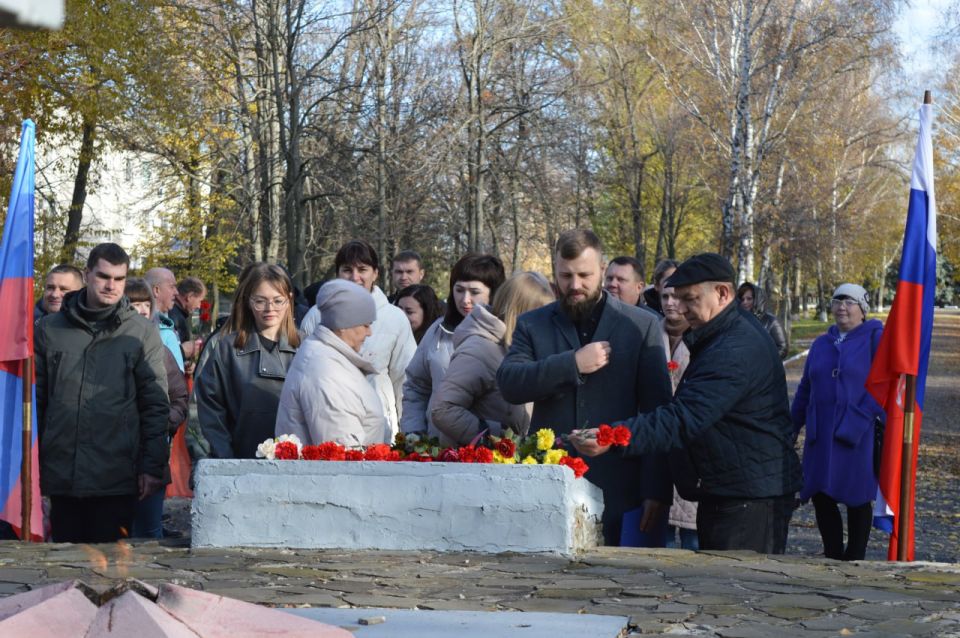 День народного единства – это важный российский праздник, символизирующий сплочение и единство народа, а также его историческую память День народного единства – это важный российский праздник, символизирующий сплочение и единство народа, а также его историческую память