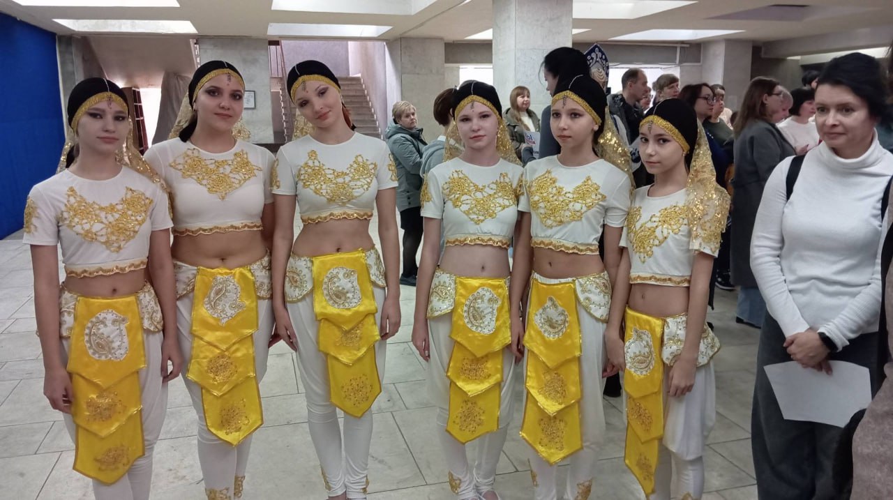 При поддержке партии «Единая Россия» во Дворце культуры имени Ленина прошел праздничный концерт и фестиваль национальных культур ко Дню народного единства При поддержке партии «Единая Россия» во Дворце культуры имени Ленина прошел праздничный концерт и фестиваль национальных культур ко Дню народного единства