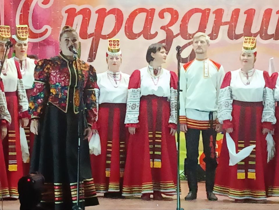 В честь Дня народного единства, отмечаемого ежегодно 4 ноября, Дня - символизирующего единство и сотрудничество, в Белолуцком Доме культуры прошел праздничный концерт под названием "В единстве наша сила!" В честь Дня народного единства, отмечаемого ежегодно 4 ноября, Дня - символизирующего единство и сотрудничество, в Белолуцком Доме культуры прошел праздничный концерт под названием "В единстве наша сила!"