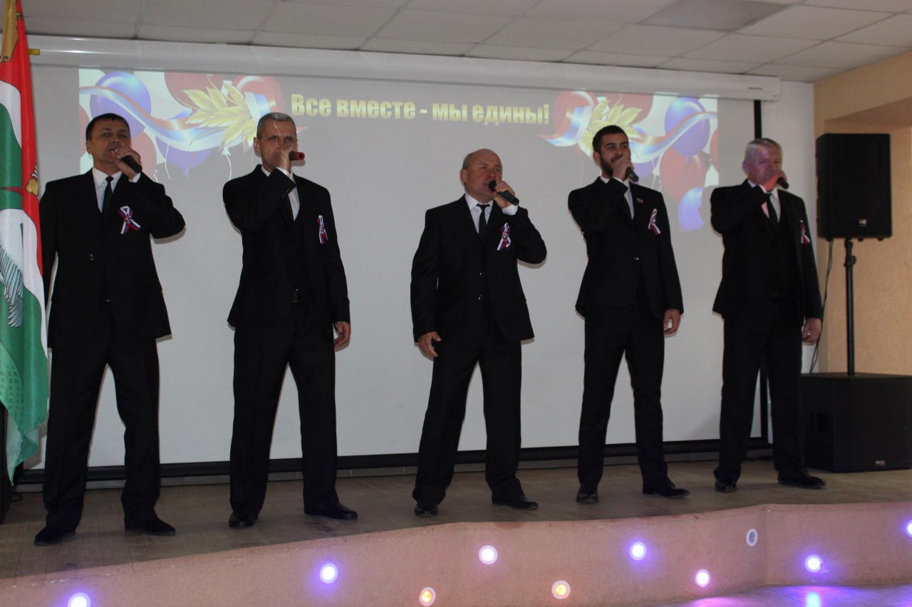 Виталий Коваленко: Сегодня прошло торжественное мероприятие, посвященное Дню народного единства, которое состоялось в малом зале Беловодского районного дома культуры Виталий Коваленко: Сегодня прошло торжественное мероприятие, посвященное Дню народного единства, которое состоялось в малом зале Беловодского районного дома культуры