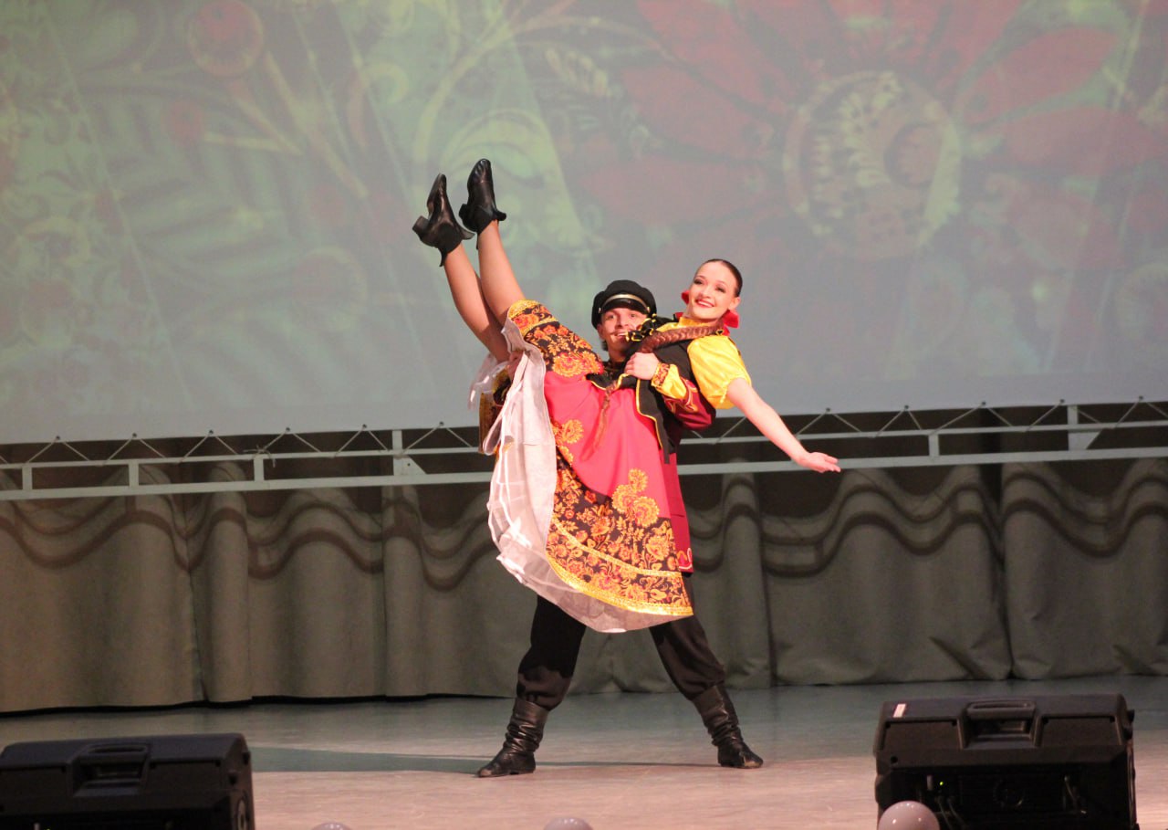 В Краснодонском городском Дворце культуры имени «Молодой гвардии» состоялся замечательный концерт, посвященный Дню народного единства, который собрал множество зрителей и стал настоящим праздником для всех В Краснодонском городском Дворце культуры имени «Молодой гвардии» состоялся замечательный концерт, посвященный Дню народного единства, который собрал множество зрителей и стал настоящим праздником для всех