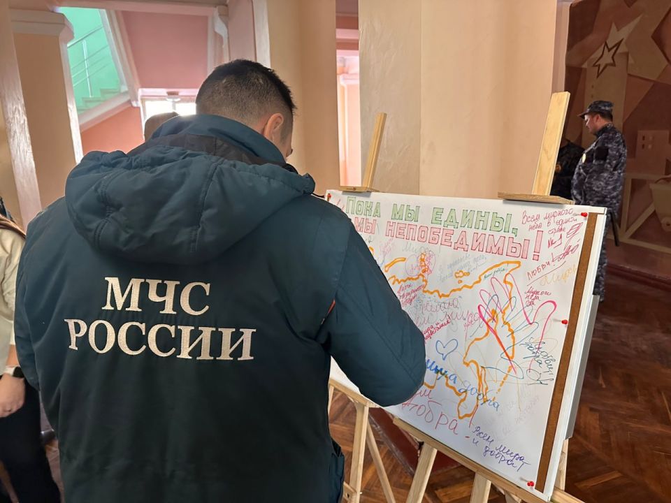 4 ноября в Краснодоне состоялась праздничная акция, организованная отделом спорта и молодёжи Администрации и посвящённая Дню народного единства! 4 ноября в Краснодоне состоялась праздничная акция, организованная отделом спорта и молодёжи Администрации и посвящённая Дню народного единства!