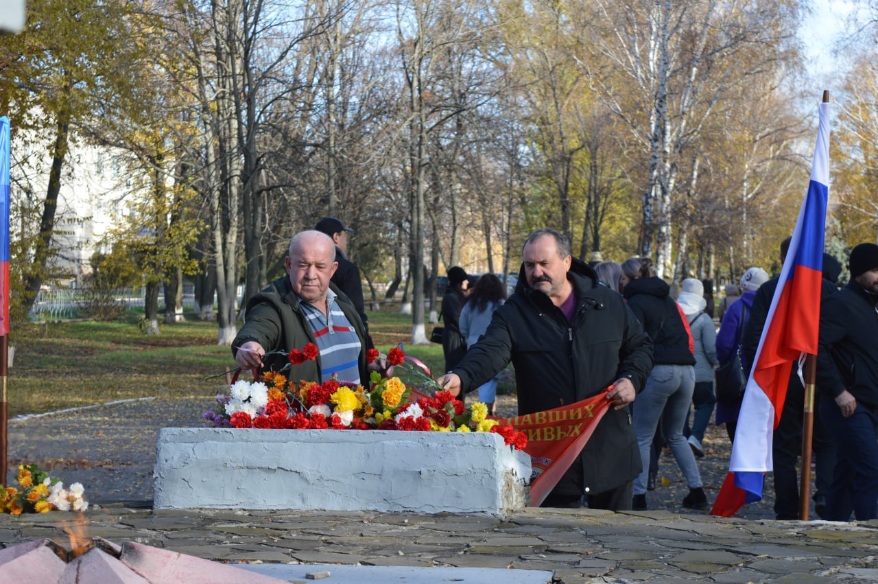 День народного единства – это важный российский праздник, символизирующий сплочение и единство народа, а также его историческую память День народного единства – это важный российский праздник, символизирующий сплочение и единство народа, а также его историческую память
