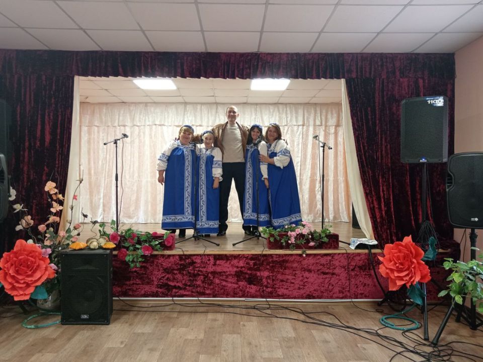 В Марсовском народном доме культуры состоялся концерт в честь Дня народного единства В Марсовском народном доме культуры состоялся концерт в честь Дня народного единства