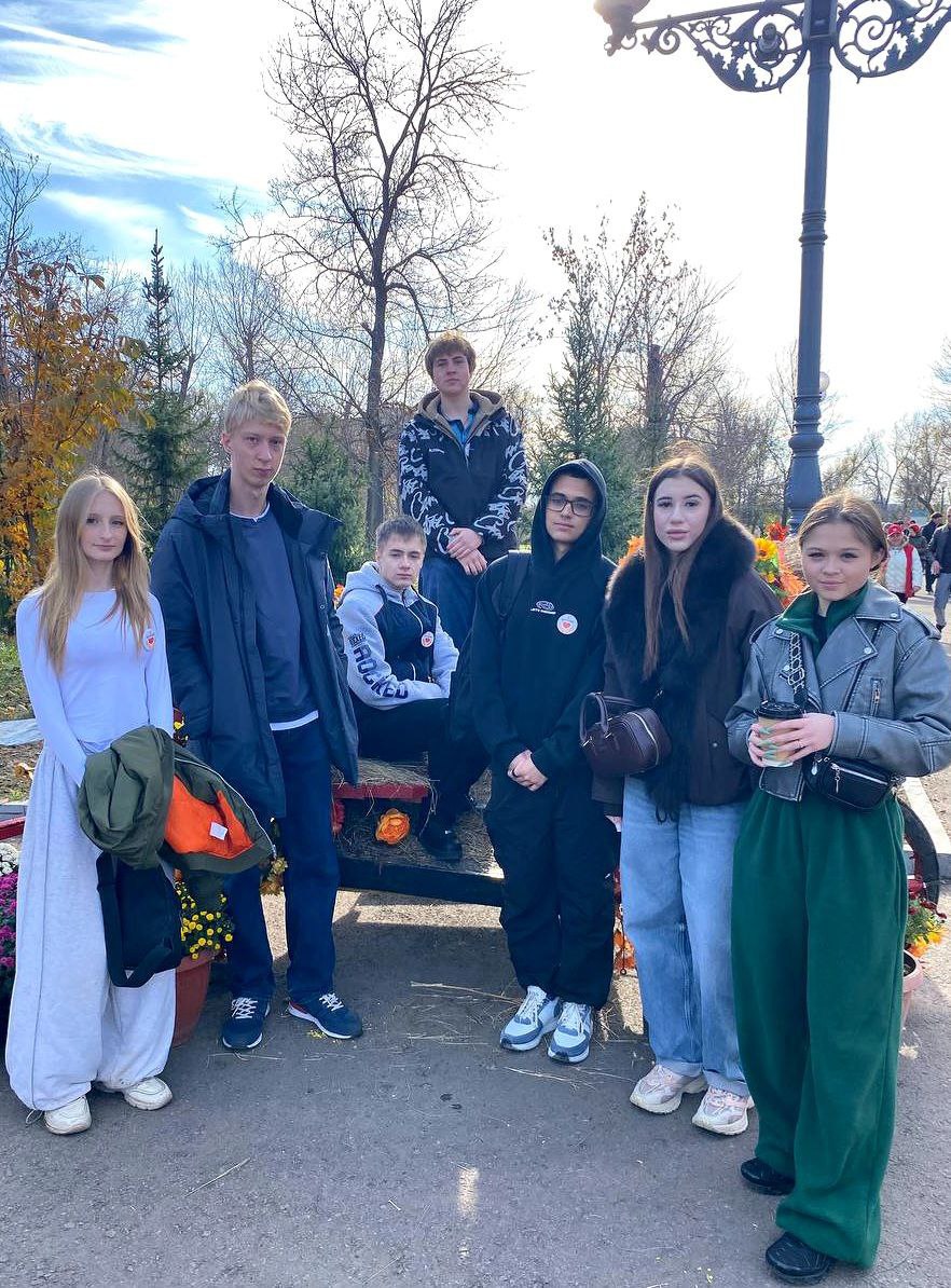 Молодежь Перевальска приняла участие в республиканских гуляниях, посвященных Дню народного единства Молодежь Перевальска приняла участие в республиканских гуляниях, посвященных Дню народного единства