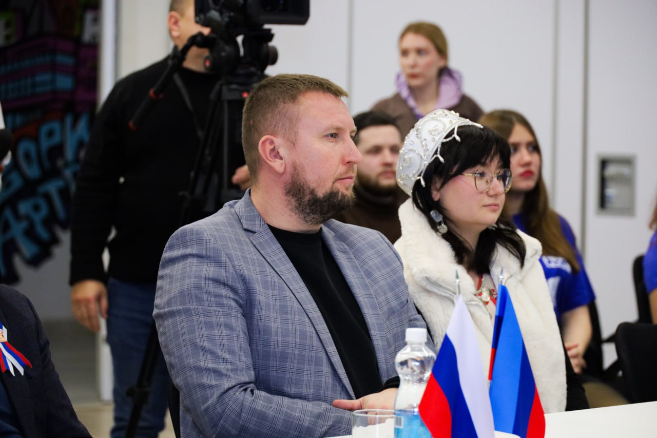 Денис Мирошниченко выступил перед участниками Всероссийского марафона единства Денис Мирошниченко выступил перед участниками Всероссийского марафона единства