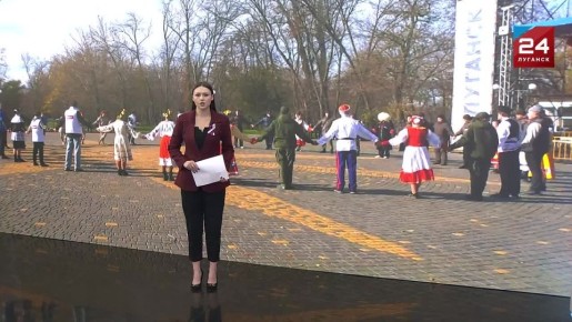 Тысячи людей собрались в Луганском парке Горького в День народного единства