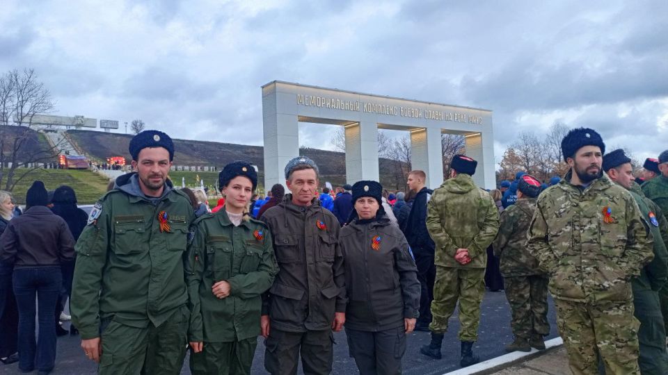 Представители станичного казачьего общества «Станица Стахановская» приняли участие в открытии после реконструкции мемориального комплекса боевой славы на реке Миус у города Красный Луч Представители станичного казачьего общества «Станица Стахановская» приняли участие в открытии после реконструкции мемориального комплекса боевой славы на реке Миус у города Красный Луч