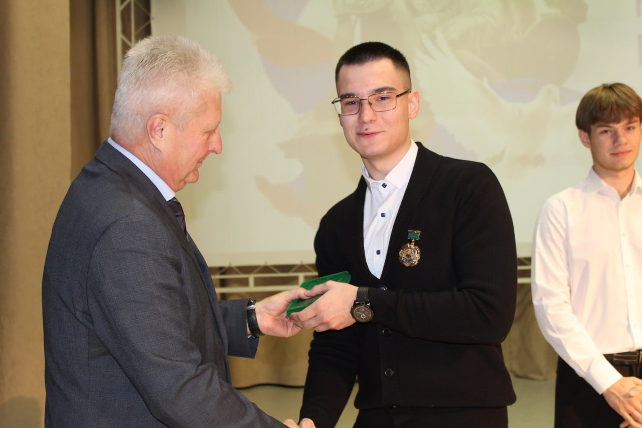 Сергей Козенко: В День народного единства принял участие в торжественном мероприятии «В дружбе народов – единство России!», которое состоялось в зале Краснодонского городского Дворца культуры имени «Молодой гвардии», где... Сергей Козенко: В День народного единства принял участие в торжественном мероприятии «В дружбе народов – единство России!», которое состоялось в зале Краснодонского городского Дворца культуры имени «Молодой гвардии», где...