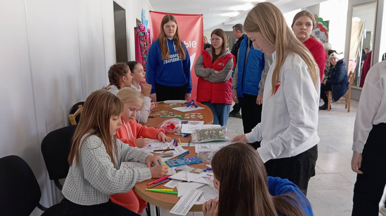 При поддержке партии «Единая Россия» во Дворце культуры имени Ленина прошел праздничный концерт и фестиваль национальных культур ко Дню народного единства При поддержке партии «Единая Россия» во Дворце культуры имени Ленина прошел праздничный концерт и фестиваль национальных культур ко Дню народного единства