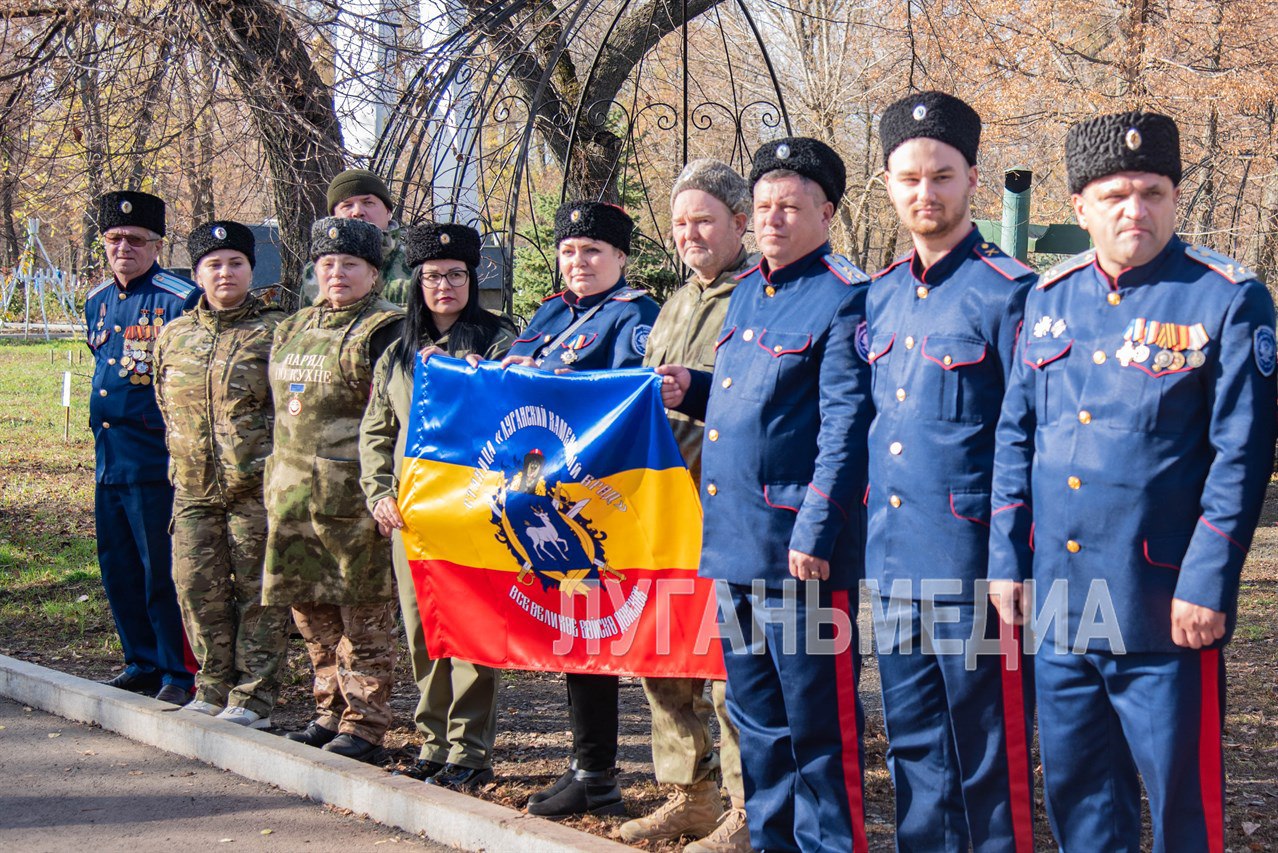 В луганском парке Горького прошли гуляния ко Дню народного единства В луганском парке Горького прошли гуляния ко Дню народного единства