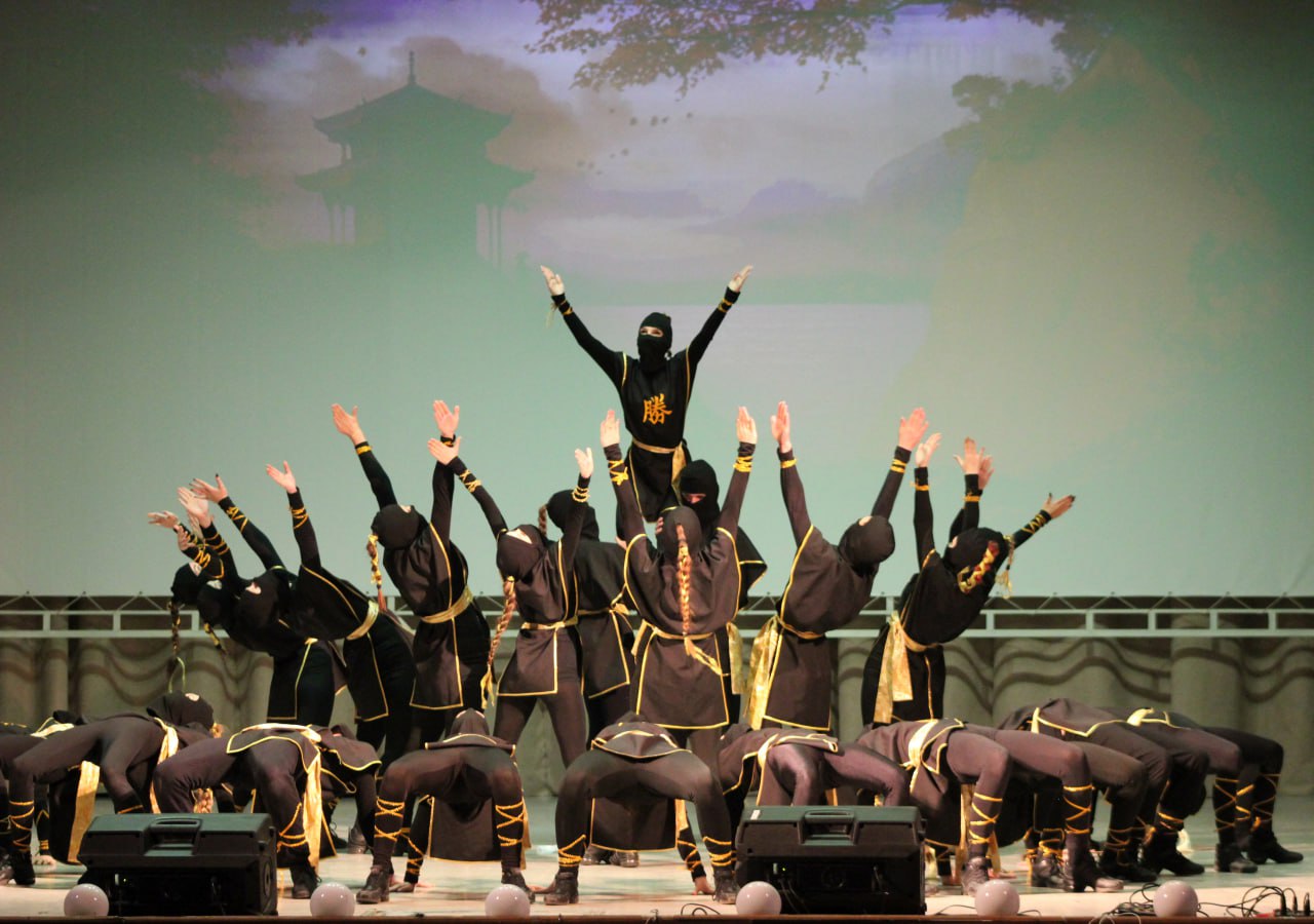 В Краснодонском городском Дворце культуры имени «Молодой гвардии» состоялся замечательный концерт, посвященный Дню народного единства, который собрал множество зрителей и стал настоящим праздником для всех В Краснодонском городском Дворце культуры имени «Молодой гвардии» состоялся замечательный концерт, посвященный Дню народного единства, который собрал множество зрителей и стал настоящим праздником для всех