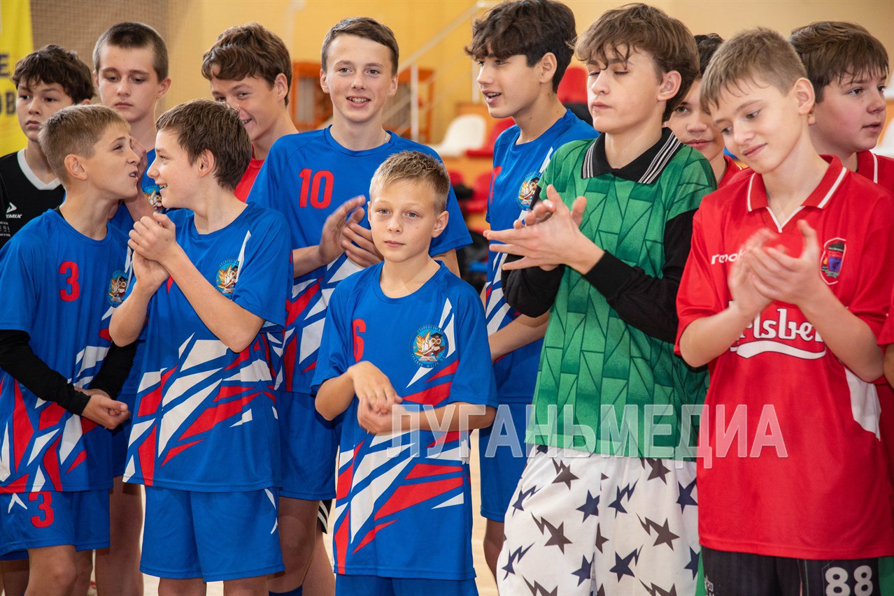 В Луганске разыграли Кубок Главы ЛНР по футзалу В Луганске разыграли Кубок Главы ЛНР по футзалу