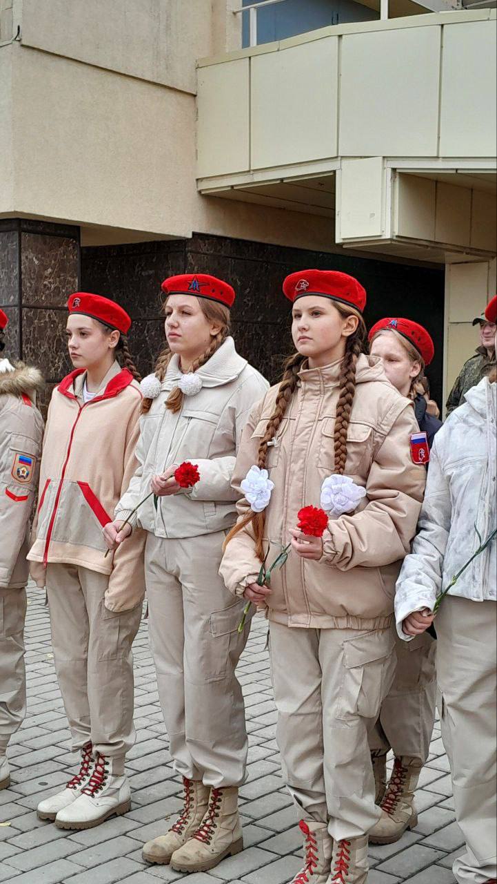 Ряды юнармейского движения пополнили 15 школьников Стаханова Ряды юнармейского движения пополнили 15 школьников Стаханова