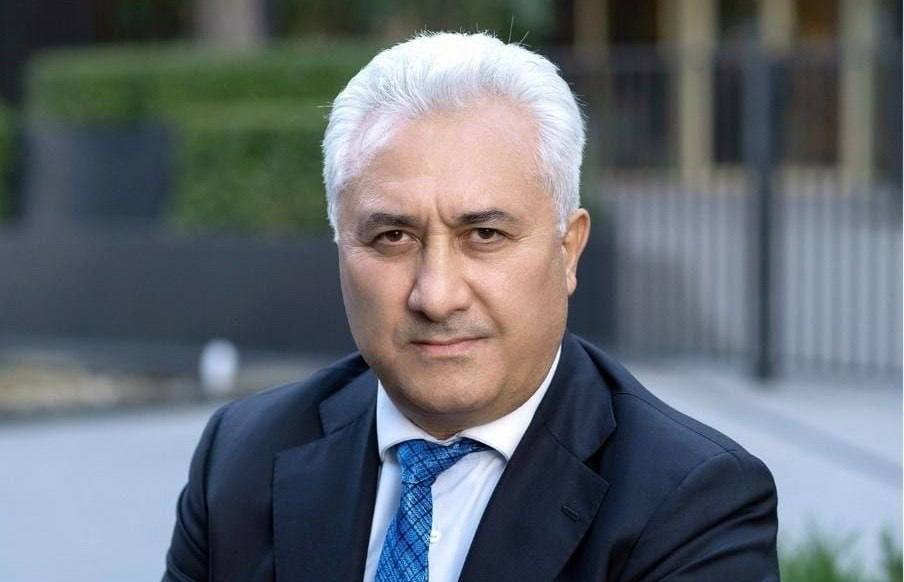 В День народного единства заслуженный строитель России, глава армянской диаспоры в Тюмени и меценат Абрам Овеян поздравил россиян и напомнил соотечественникам о том, что одним из трех авторов гимна СССР, позже измененного в...