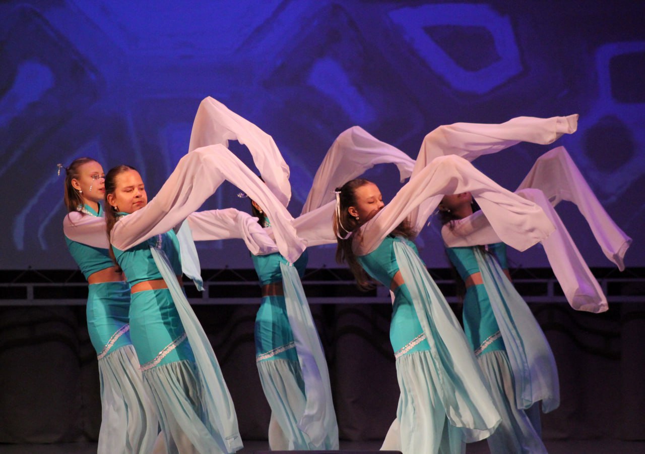 В Краснодонском городском Дворце культуры имени «Молодой гвардии» состоялся замечательный концерт, посвященный Дню народного единства, который собрал множество зрителей и стал настоящим праздником для всех В Краснодонском городском Дворце культуры имени «Молодой гвардии» состоялся замечательный концерт, посвященный Дню народного единства, который собрал множество зрителей и стал настоящим праздником для всех