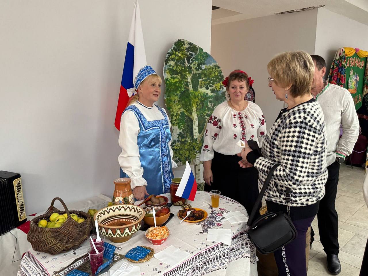 В Краснолучском дворце культуры им.Ленина состоялся яркий Городской фестиваль национальных культур, приуроченный ко Дню народного единства В Краснолучском дворце культуры им.Ленина состоялся яркий Городской фестиваль национальных культур, приуроченный ко Дню народного единства